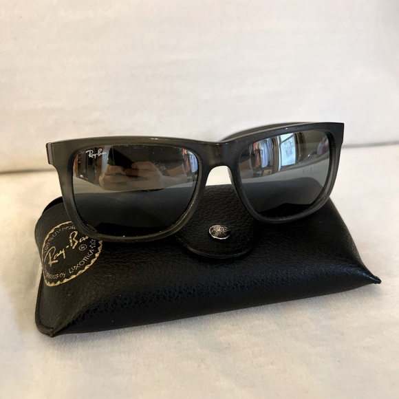 Ray-Ban Sunglasses / Justin Classic in Matte Grey - Picture 2 of 8